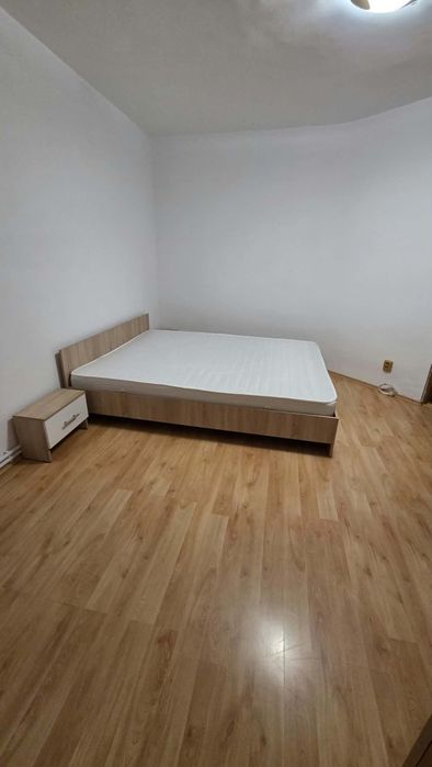 Închiriez apartament 3 camere  etaj 1