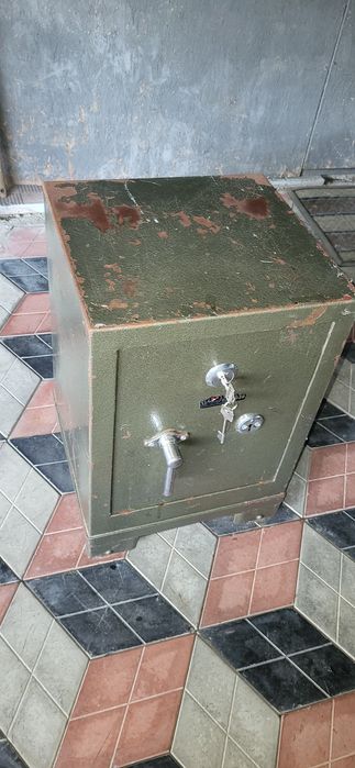 Продам огнеупорный сейф