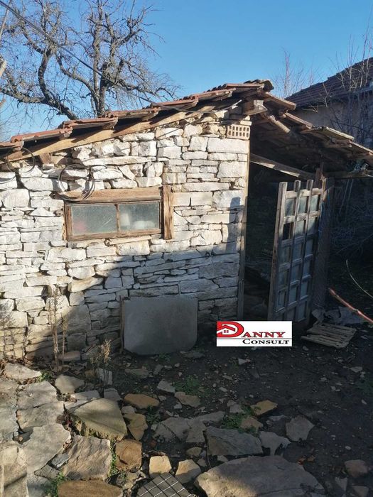 Къща с двор в с. Обединение, обл. Велико Търново