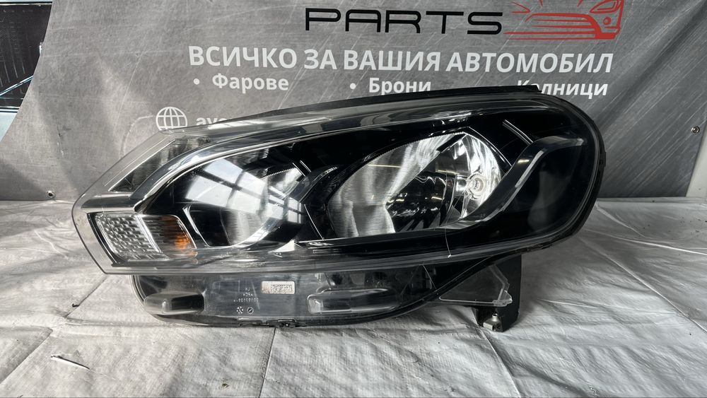 3 броя ляв и 1 брой десен фар Toyota Proace