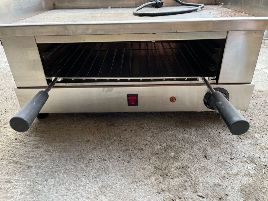 Продам оборудование для кафе.