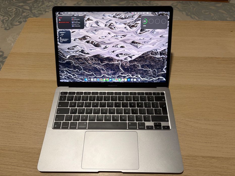 MacBook Air M1 - stare foarte buna