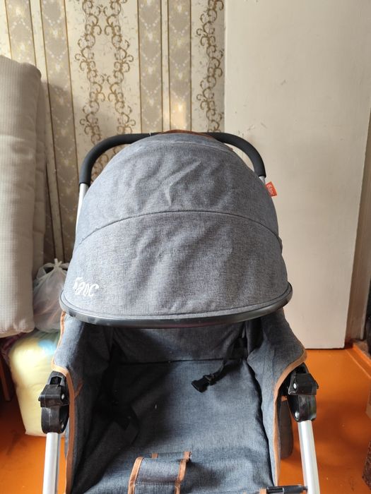 Коляска и детский стульчик