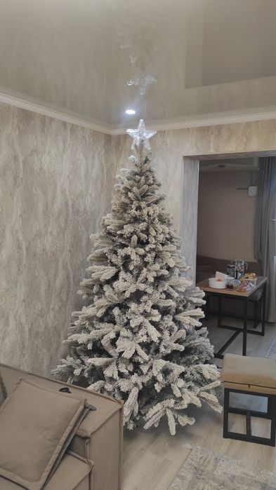 Продам ёлку 210 сантиметров.