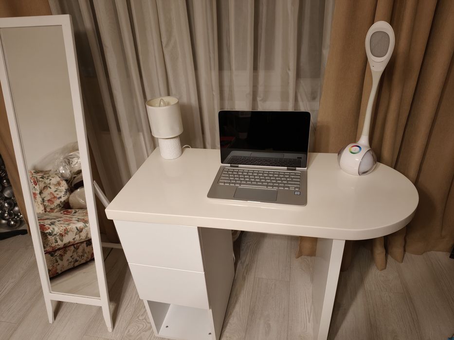 Birou alb modern cu 2 sertare soft close, blat gros MDF rezistent, colț rotunjit