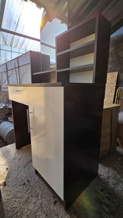 Туалетный стол с зеркалом