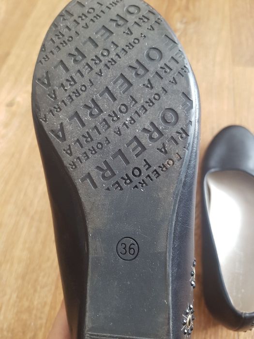 Продам кеды. Школьные туфли 36 размер.