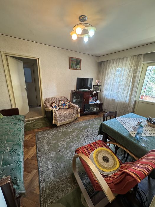 De vanzare apartament 3 camere Zona Cina