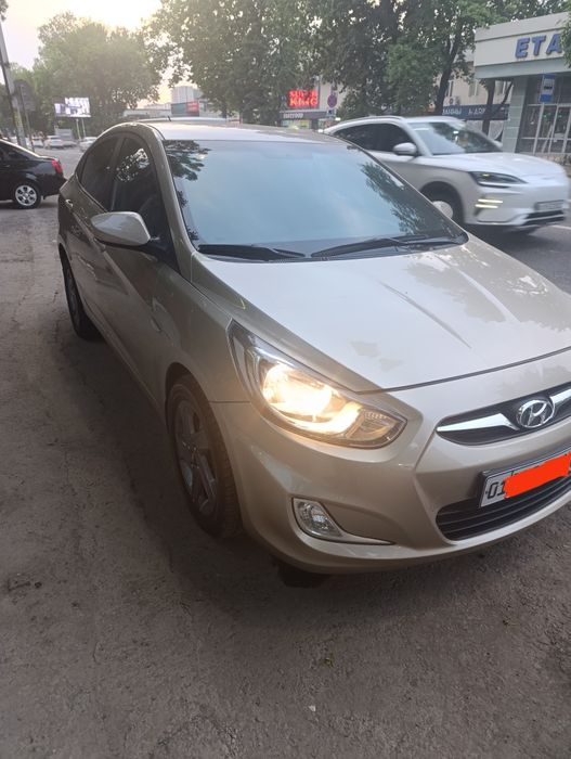 Hyundai ACCENT 2011