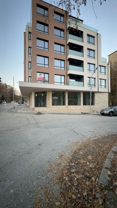 Дава се под наем Магазин в Велико Търново, Зона Б - 135 кв.м за 714 € - Снимка #1