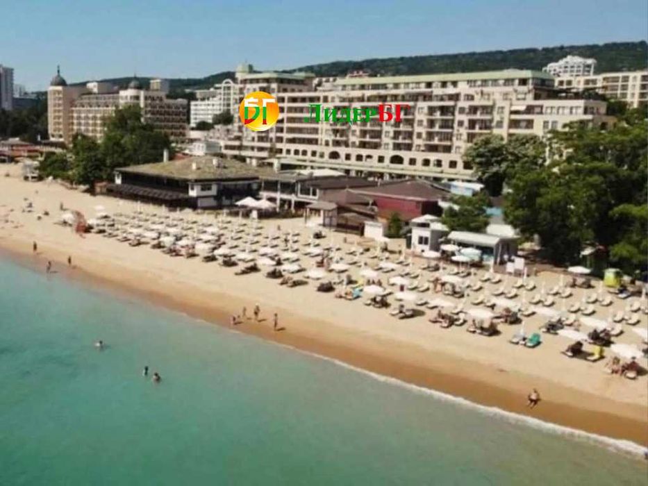 Двустаен апартамент с фронтална гледка морето на първа линия