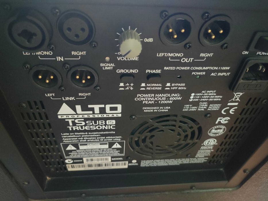 4 basi subwooferi activi 1 Behringer 1 alto 2 Electrovoice elx 118P