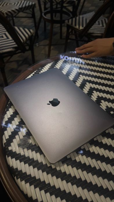Продам MacBook Air 13