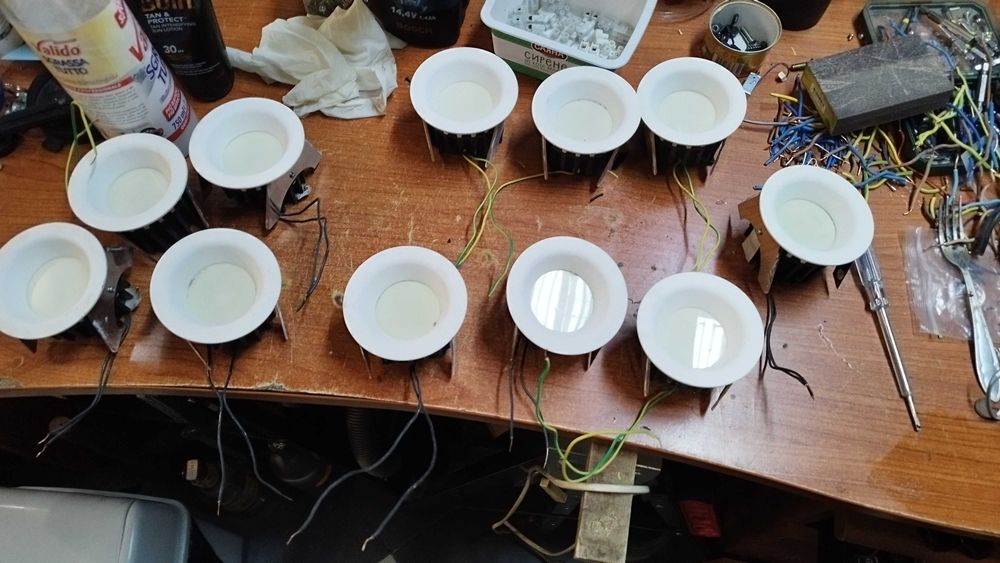 Лунички - лед лампи за таван illuxtron linea 75 HV 9W 300K 35бр.