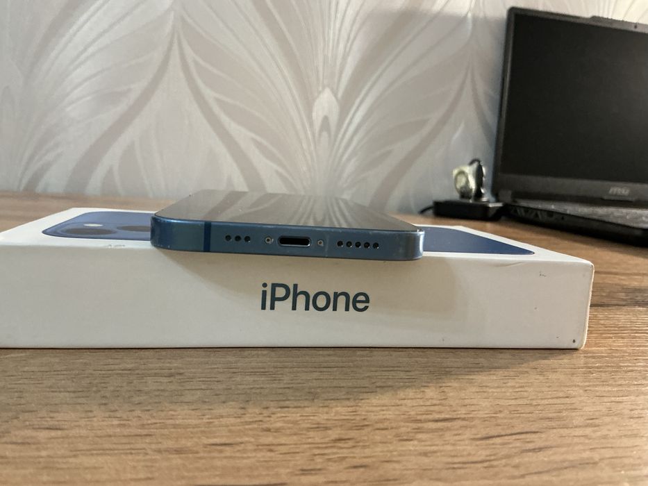 Продаю iPhone 13 128 ГБ синий