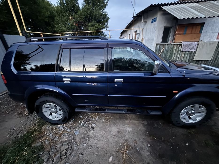 Продам машину Pajero Sport