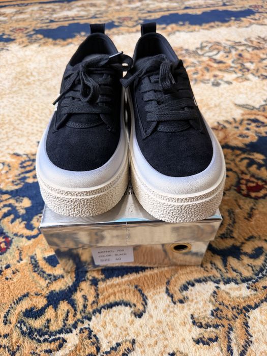 Кроссовки женские