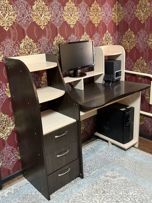 Продам б/у компютерный стол состочние хорошее