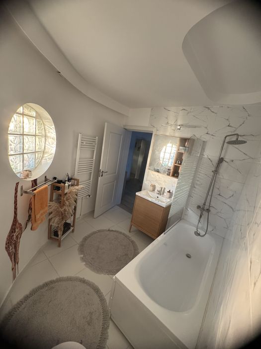 Vand casa cu piscina