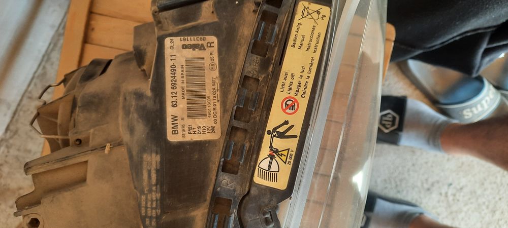 Vând far bmw seria 1 drapta  xenon  e 87 e 88 e 81 e 82