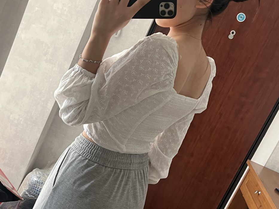 Легкие кофты и платье по 2000