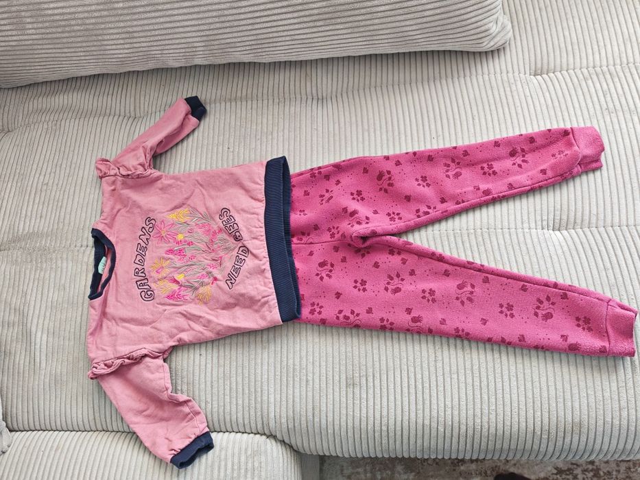 Дрехи за момиче на 4 г