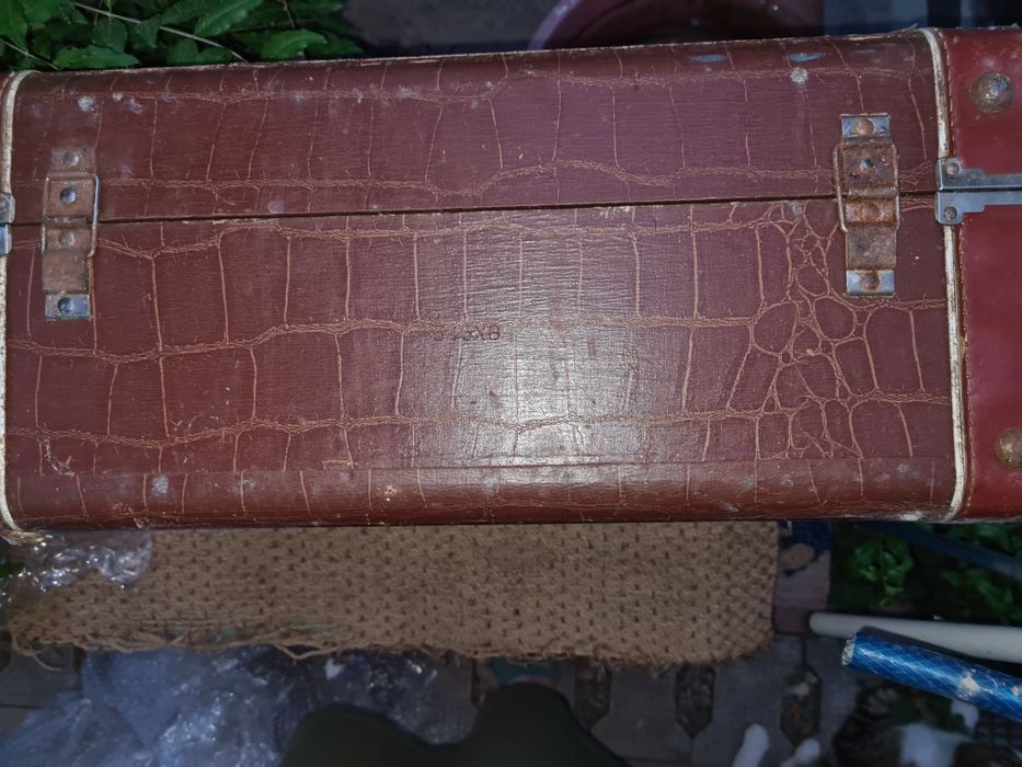 Продаётся чемодан.