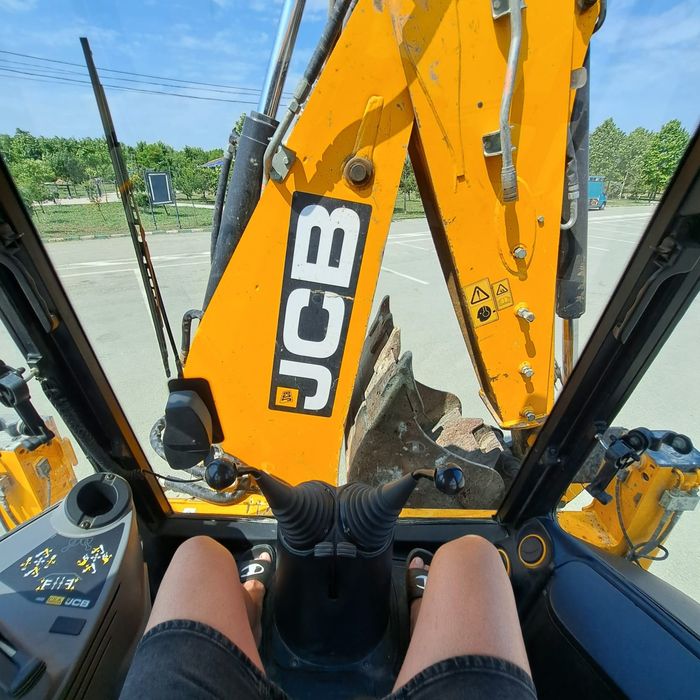 Buldoexcavator JCB 3CX 2021