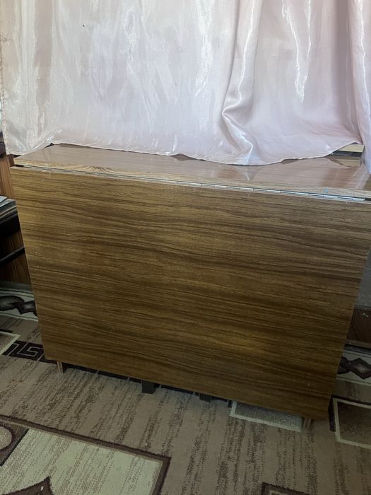 Продаётся стол книжка