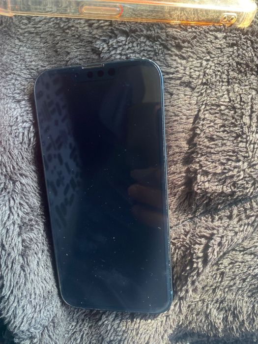 Продам Iphone 13.