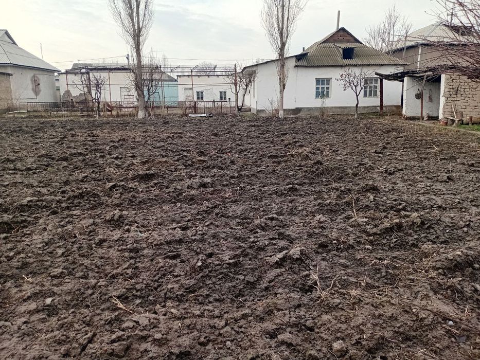 Uy sotiladi 6 ta xona Xamdam 3 xona vremika va 1 ta doʻkon bori