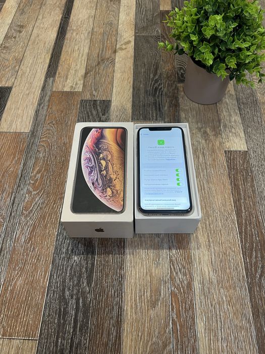 Продам iPhone XS идеал