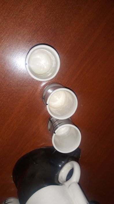 Продам  бутылку с рюмками