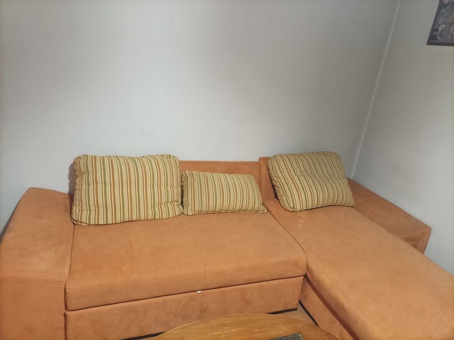 Разтегаем диван с фотьойл втора употреба с масичка и две столчета!!!