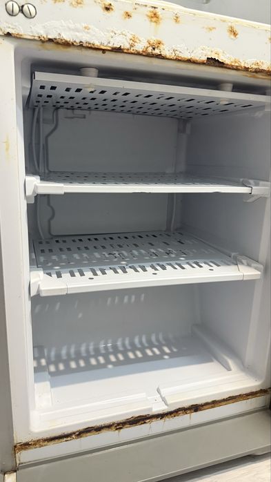 Продам рабочий холодильник 15.000