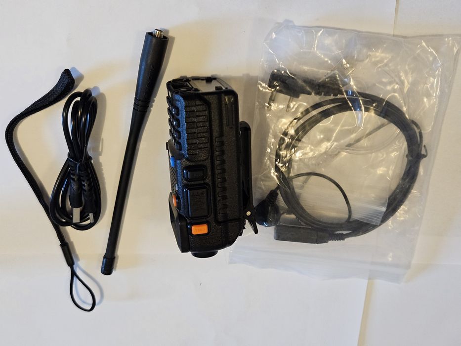 Stație Radio Walkie-Talkie Baofeng UV-5R – Încărcare USB-C & Cască Handsfree