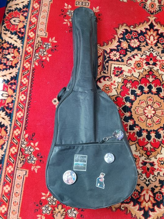 Акустическая гитара