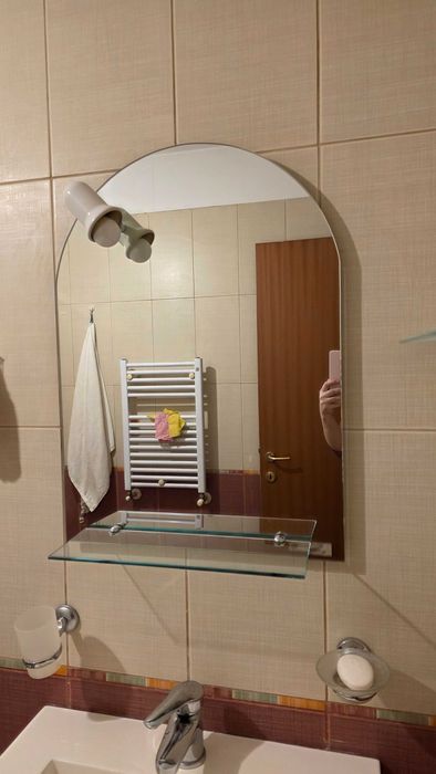 Oglinda baie cu spot si polita