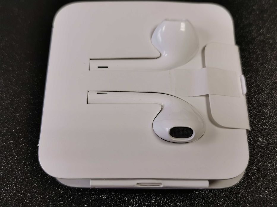 Apple Earpods с Lightning конектор, MWTY3ZM/A слушалки с кабел