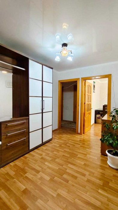 Продам 3 комнатную в 20 МКР!