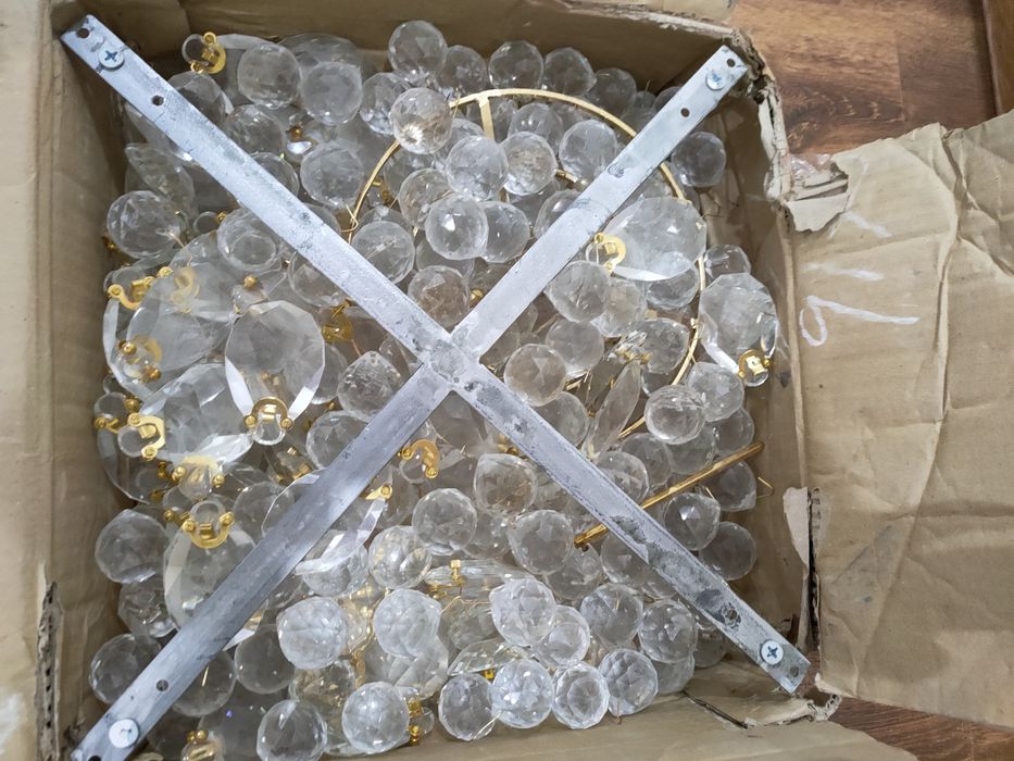 Потолочная люстра с камнями