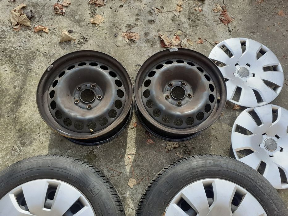 Vand jante originale Audi pe 16 cu cauciucuri de iarna 205 55 r16