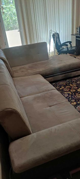 Разтегателен ъглов диван с функция легло