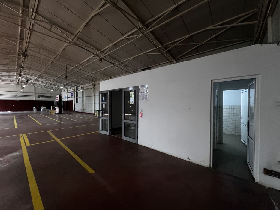 Spatiu comercial (hala) de inchiriat 875mp , intrare principala ONESTI