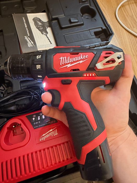 Vand Milwaukee M12 BDD-201C