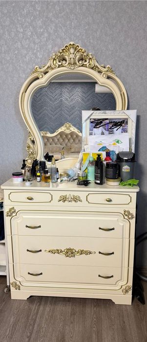 Продам тримо и при кроватные тумбочки.