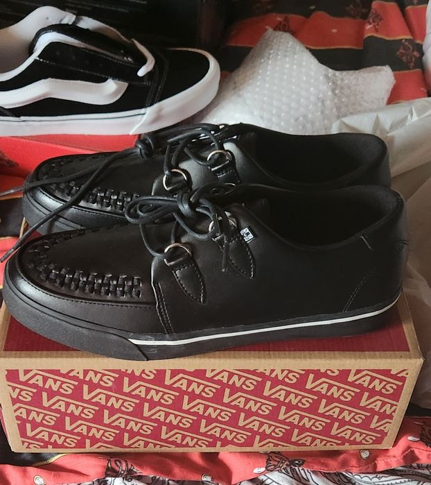 Vand 2 perechi pantofi piele nr 46 o pereche tenesi( Vans nr 46 si