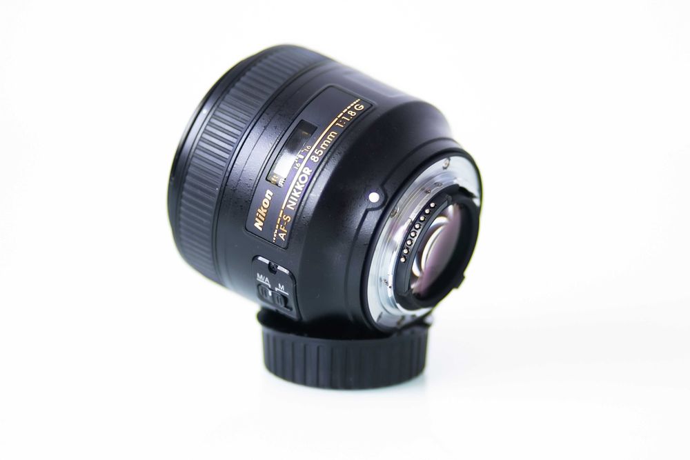 Vand sau schimb un obiectiv NIKON 85 mm f1.8 stare perfecta