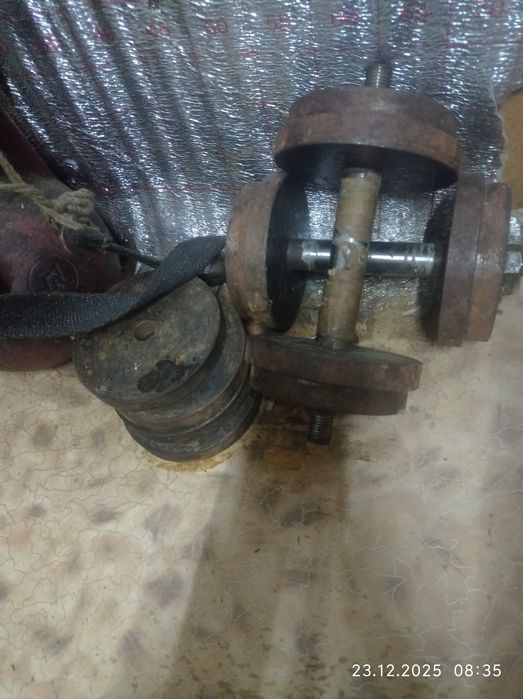 Продам гантели по 17 кг