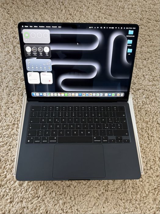 Macbook Air M2 , stare perfecta